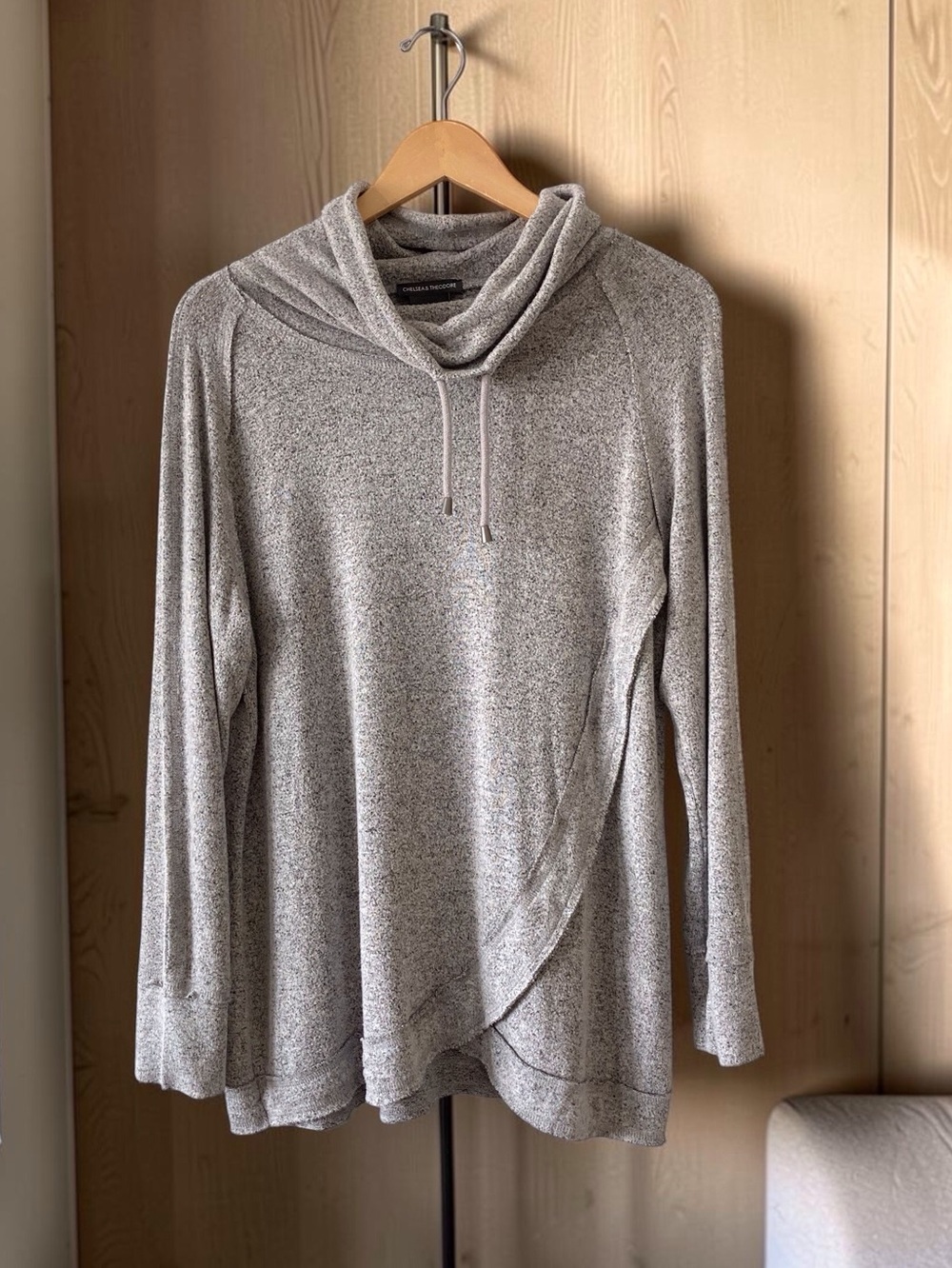 Chelsea & Theodore Gray Cowl Neck Tunic Top Asymmetrical Hem Women’s L Pullover
